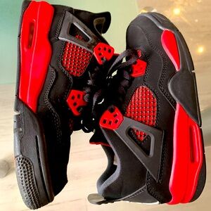 Air Jordan 4 Retro Size : 6.5  37.5 EUR. 23.5 CM